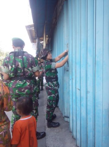 INDONESIA: Army forcibly sealing off houses in Gunung Sari, ignoring legal procedures